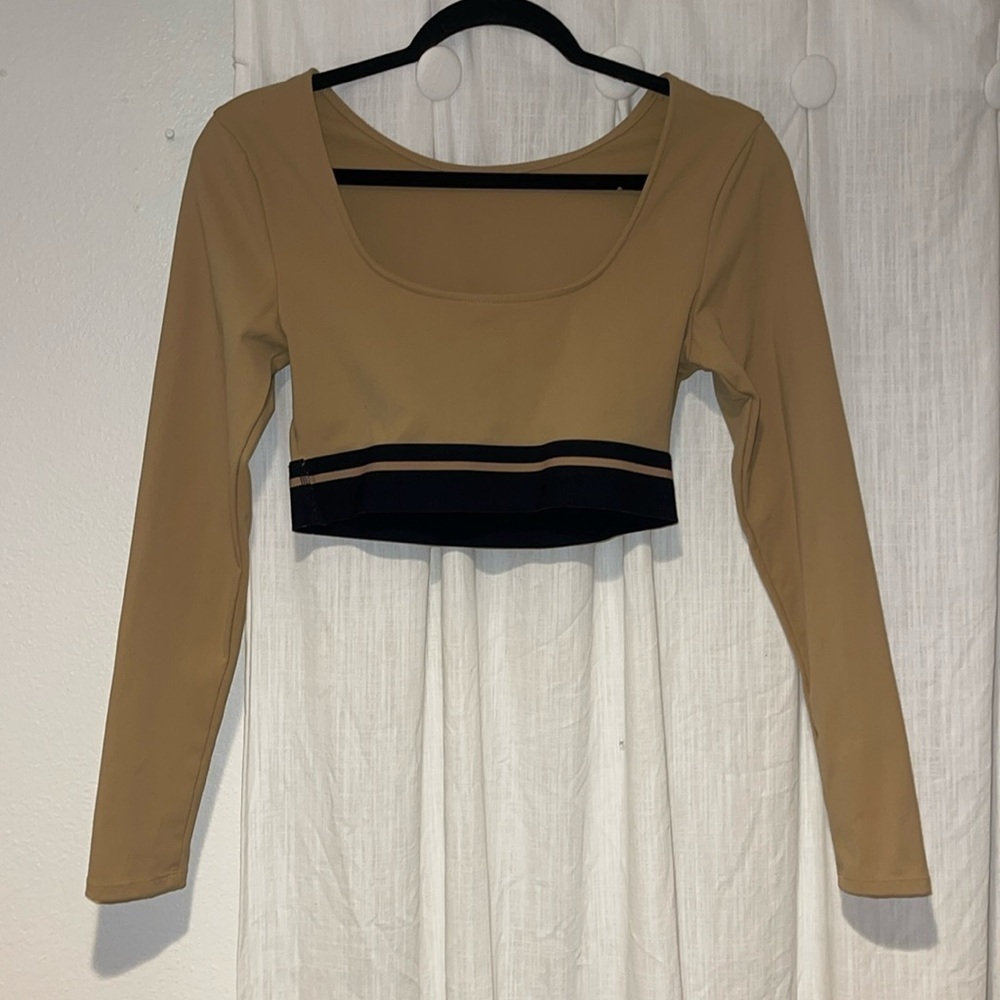JoyLab Beige Long Sleeve Scoop Neck Cropped Top Small Excellent